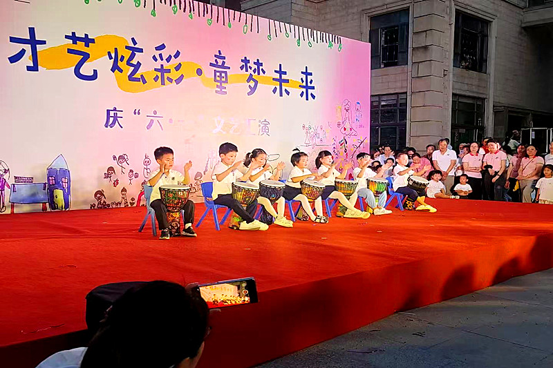 江蘇省南京市江寧區(qū)秣陵街道翠屏社區(qū)關(guān)工委開(kāi)展“才藝炫彩,童夢(mèng)未來(lái)”文藝匯演(3).jpg