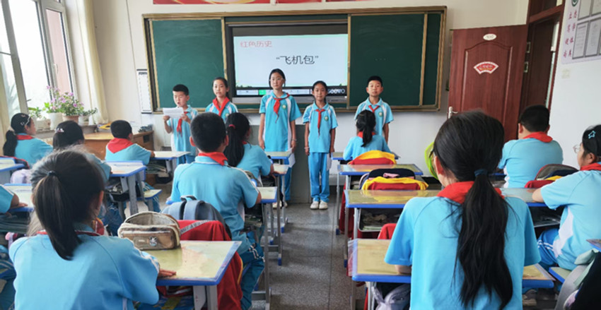 元寶山區馬蹄營子小學“紅領巾相約紅色中國夢”活動照片2_副本.jpg