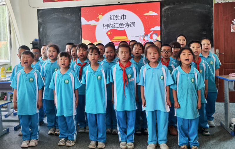 元寶山區馬蹄營子小學“紅領巾相約紅色中國夢”活動照片4_副本.jpg