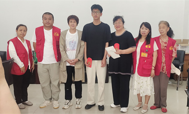 元寶山區(qū)平莊城區(qū)街道星海社區(qū)關(guān)工委秋季助學(xué)活動(dòng)照片2_副本.jpg