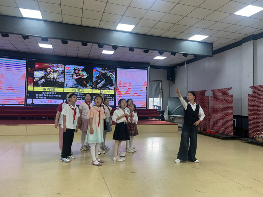元寶山區(qū)平礦二小多——元育人活動(dòng)照片10_副本.jpg