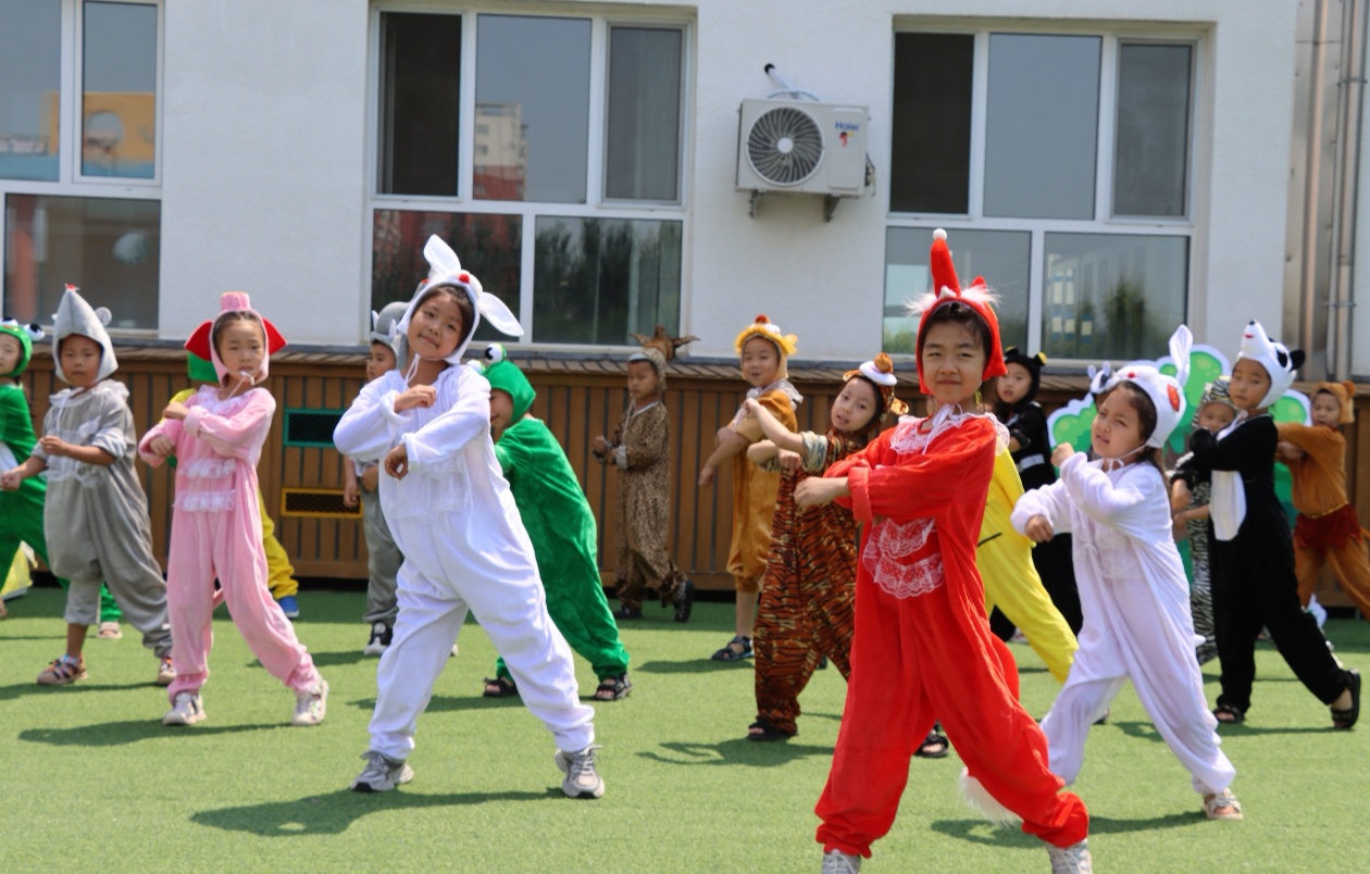 元寶山區(qū)第四幼兒園“玩水+騎行+科學(xué)”歡樂三重奏活動照片18.jpg