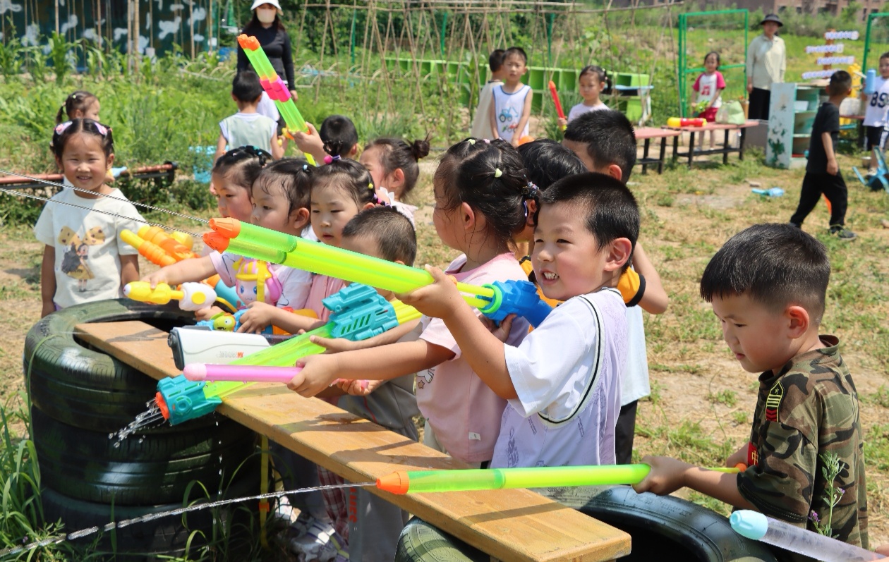 元寶山區(qū)第四幼兒園“玩水+騎行+科學(xué)”歡樂三重奏活動照片11.jpg