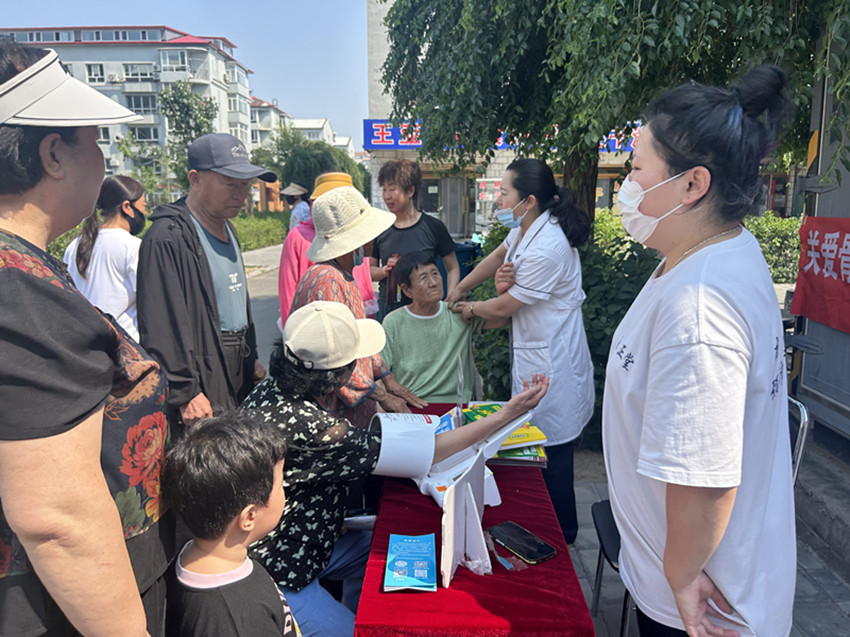 元寶山區平莊城區街道旭日社區關工委“守護銀齡，安享晚年”體檢活動照片5_副本.jpg