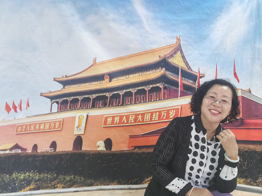 元寶山區(qū)平莊西城街道王府社區(qū)關工委“光影敬歲月 鏡覽天安門”活動照片3_副本.jpg