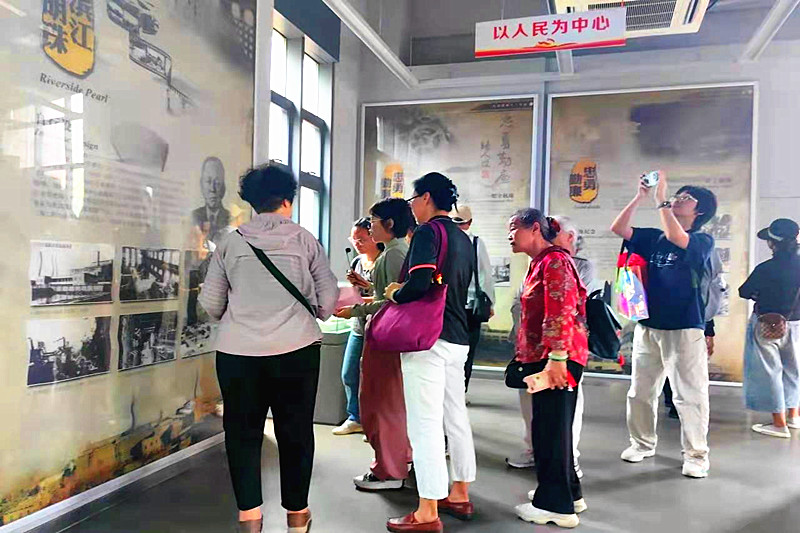 江蘇省南京市玄武區(qū)梅園新村社區(qū)關(guān)工委組織“五老”探尋長江生態(tài)之美(1).jpg