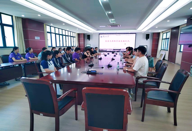 “美美與共”走進吳江中學獎助優秀學子.png