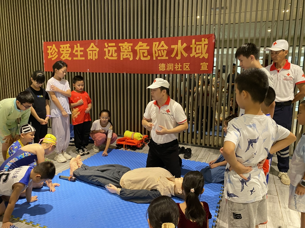 指導正確的心肺復蘇方法、技巧.jpg