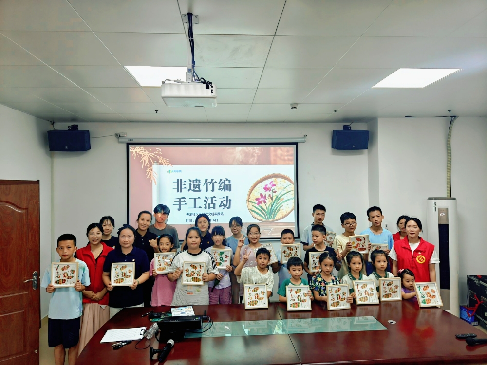 7月22日，廣西柳州市魚峰區駕鶴街道天湖社區關工小組開展“讀節氣故事編非遺竹韻”大暑節氣主題活動4.jpg