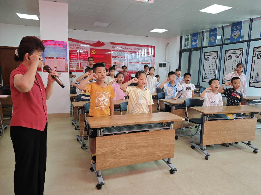 青少年做學法守法宣誓.jpg