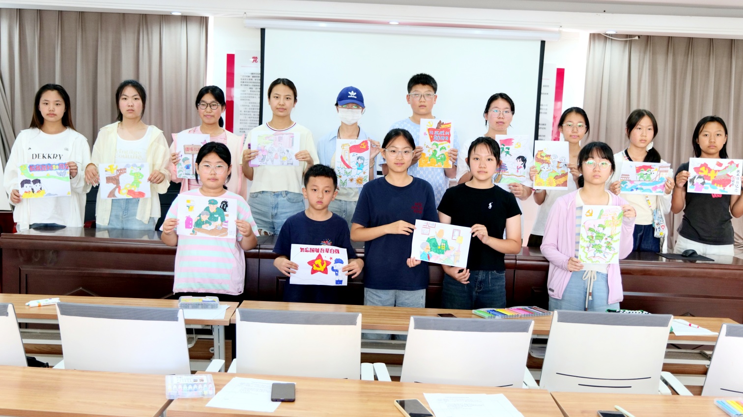 元寶山區西城街道新天地“烽畫筆繪崢嶸，青春憶榮光”活動照片3_副本.jpg