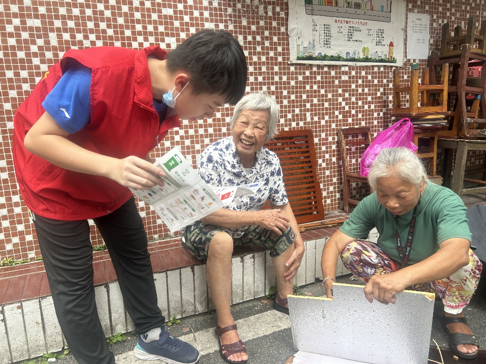 廣西柳州市魚峰區駕鶴街道桃源社區關工小組開展“小手拉大手，潔凈家園齊步走”青少年垃圾分類志愿服務活動.jpg