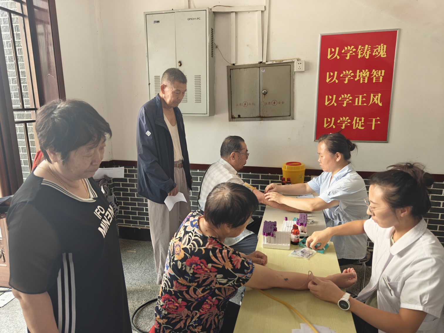 元寶山區西城街道如意西社區關工委“情系桑榆 關愛護航”愛老活動照片1_副本.jpg
