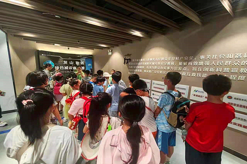 江蘇省南京市玄武區(qū)玄武湖街道徐莊社區(qū)關(guān)工委開展了“安全記于心，防災(zāi)踐于行”研學(xué)活動(dòng)(1).jpg