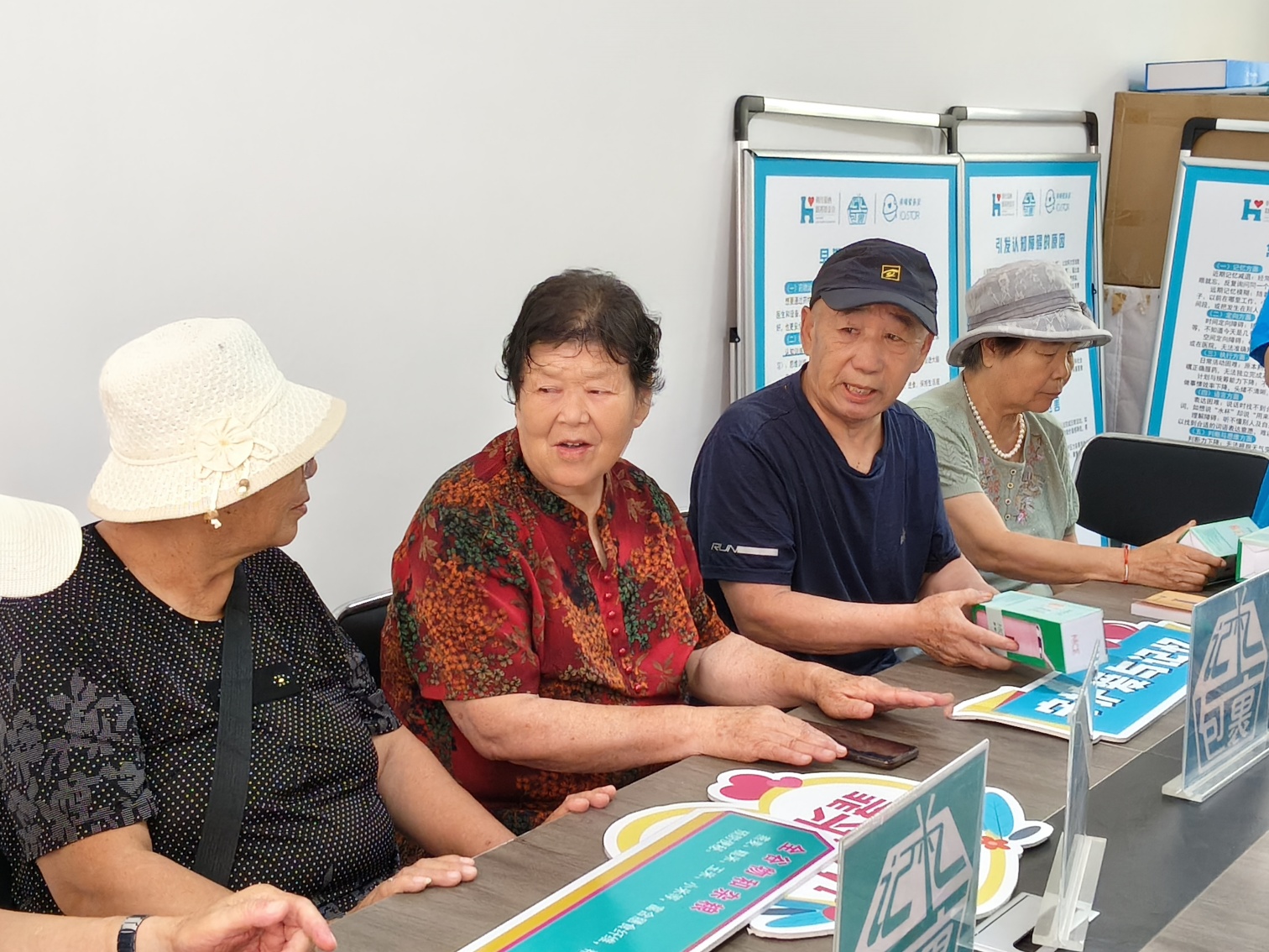 元寶山區(qū)平莊城區(qū)街道旭日社區(qū)關(guān)工委“記憶家園為老人健康助力”活動照片1_副本.jpg