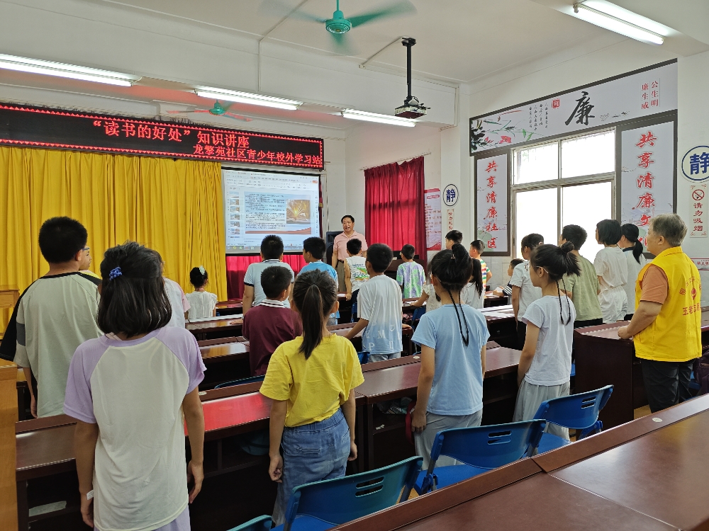 【傳承烽火精神  書香潤澤少年志】全體起立唱國歌.jpg