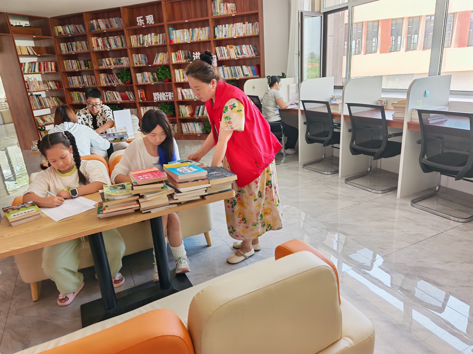 元寶山區(qū)西城街道新景四季東社區(qū)”書韻潤假期，智匯成長路“活動照片2_副本.jpg