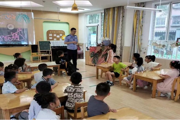 盛南派出所關愛工作站 廣泛開展暑期法治宣講.jpg
