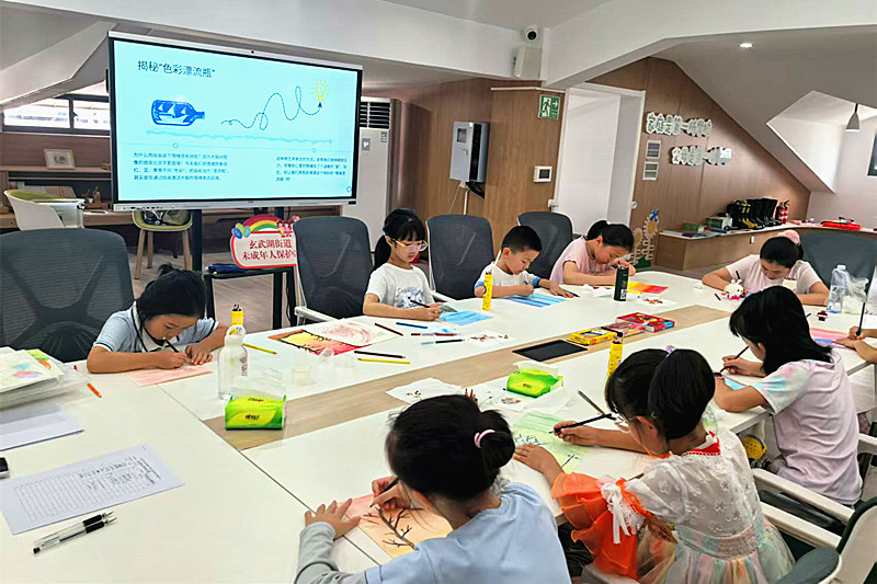江蘇省南京市玄武區仙居雅苑社區關工委開展以“繪出心聲，療愈童心”為主題的少兒繪畫活動(1).jpg