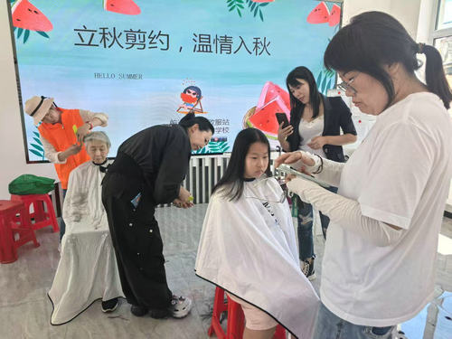 富江社區關工小組立秋剪約活動1_副本.jpg