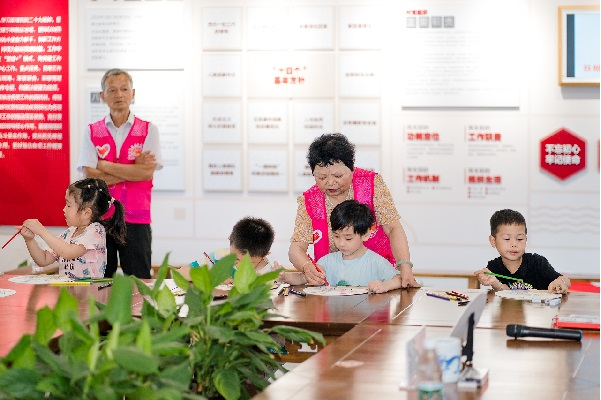 八坼街道新營村：村里的丁奶奶.png