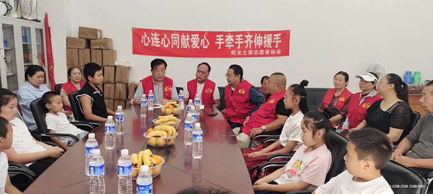 元寶山區平莊城區街道星海社區關工委為困境生助學活動座談會照片1_副本.jpg