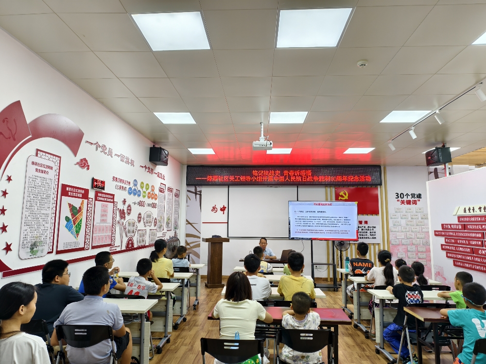 學生們認真聽課 (1).jpg