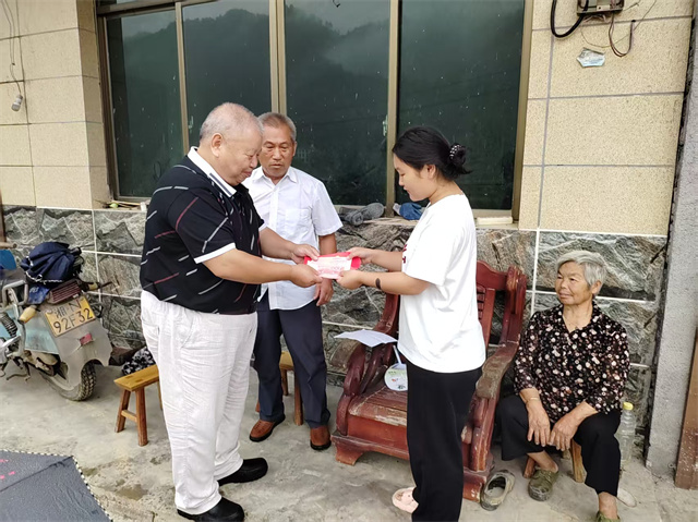 登門慰問.jpg