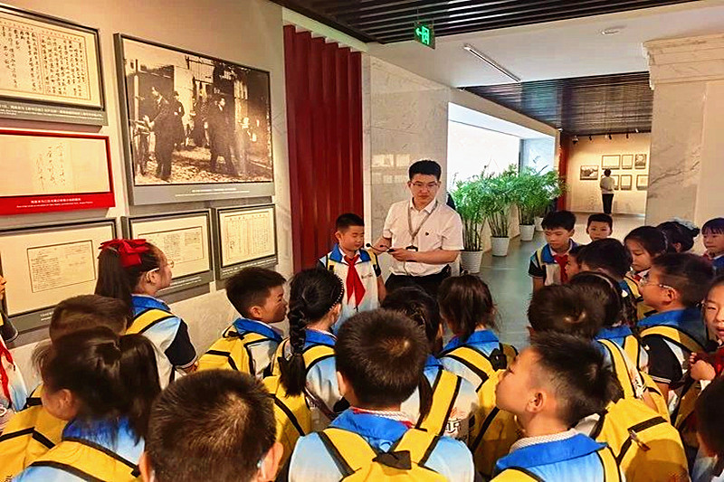 江蘇省南京市六合區實驗小學關工委組織開展暑期紅色之旅公益研學活動(2).jpg