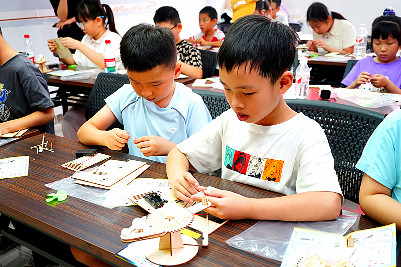 江蘇省南京市玄武區梅園新村街道大行宮社區關工委開展“小小科學家”科普活動(2).jpg