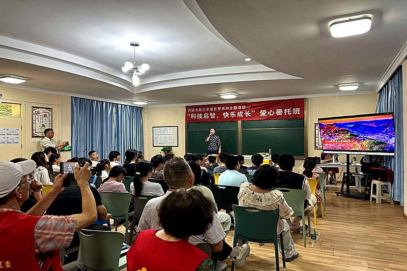 江蘇省南京市建鄴區關工委“大思政”宣講團走進興達社區暑托班，紅色教育點亮暑期生活(5).jpg