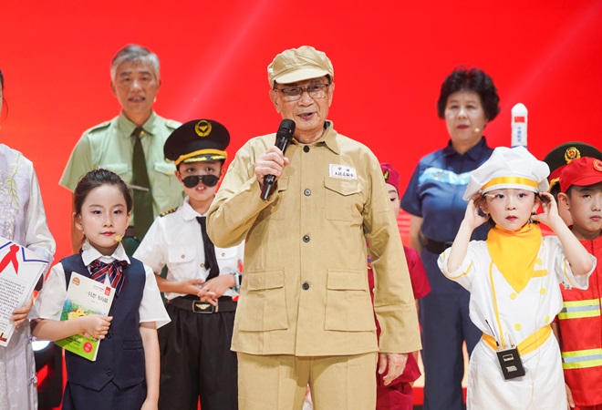 老少同臺-志愿軍老兵現身舞臺-松陵節目--.jpg