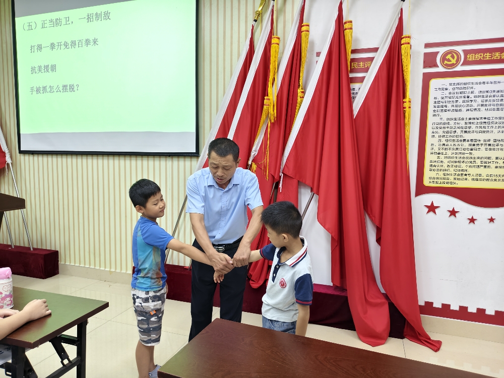 榮新社區關工小組開展“拒絕青少年欺凌 做陽光好少年”宣傳教育活動6.jpg