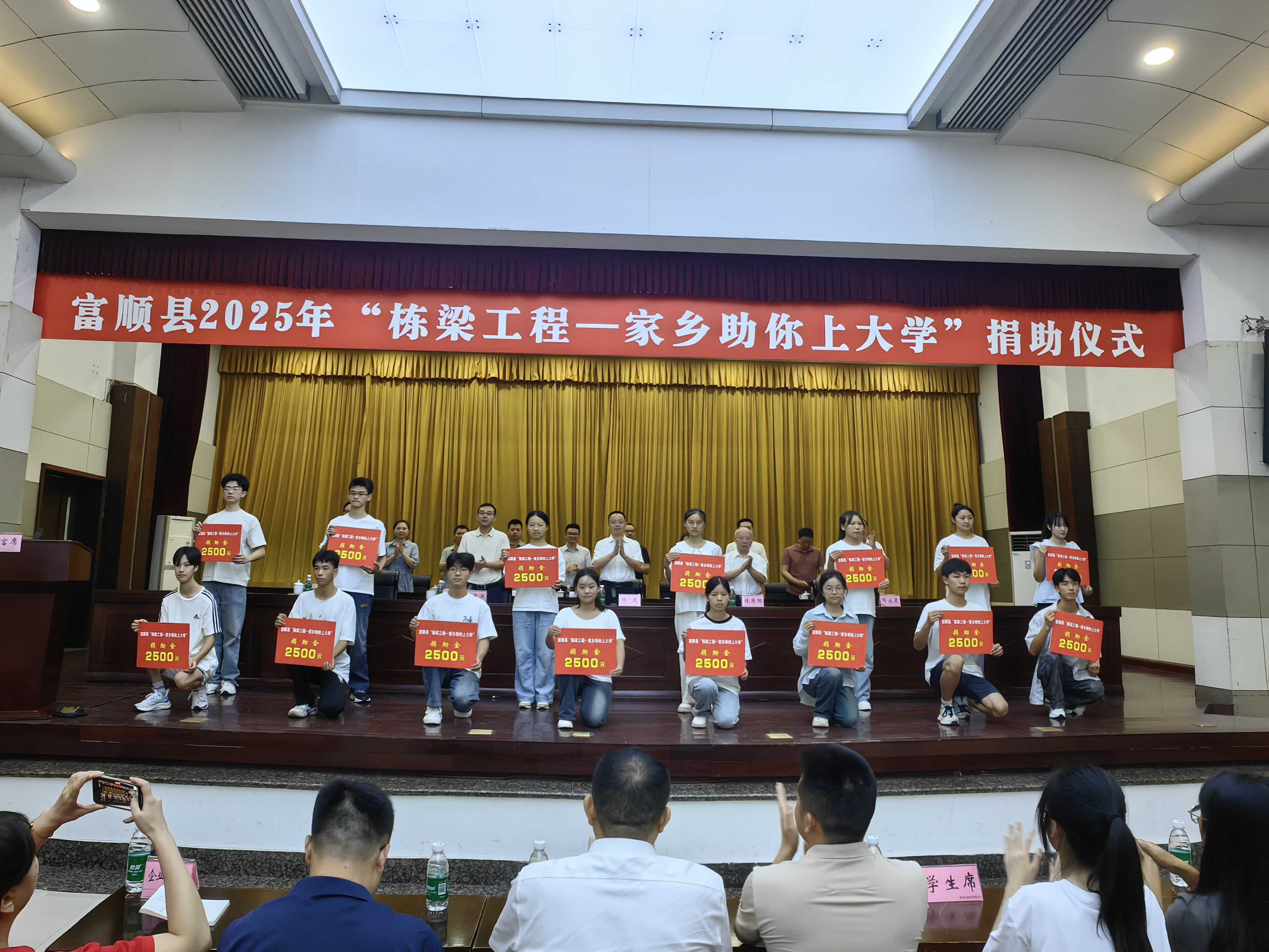 合影.jpg