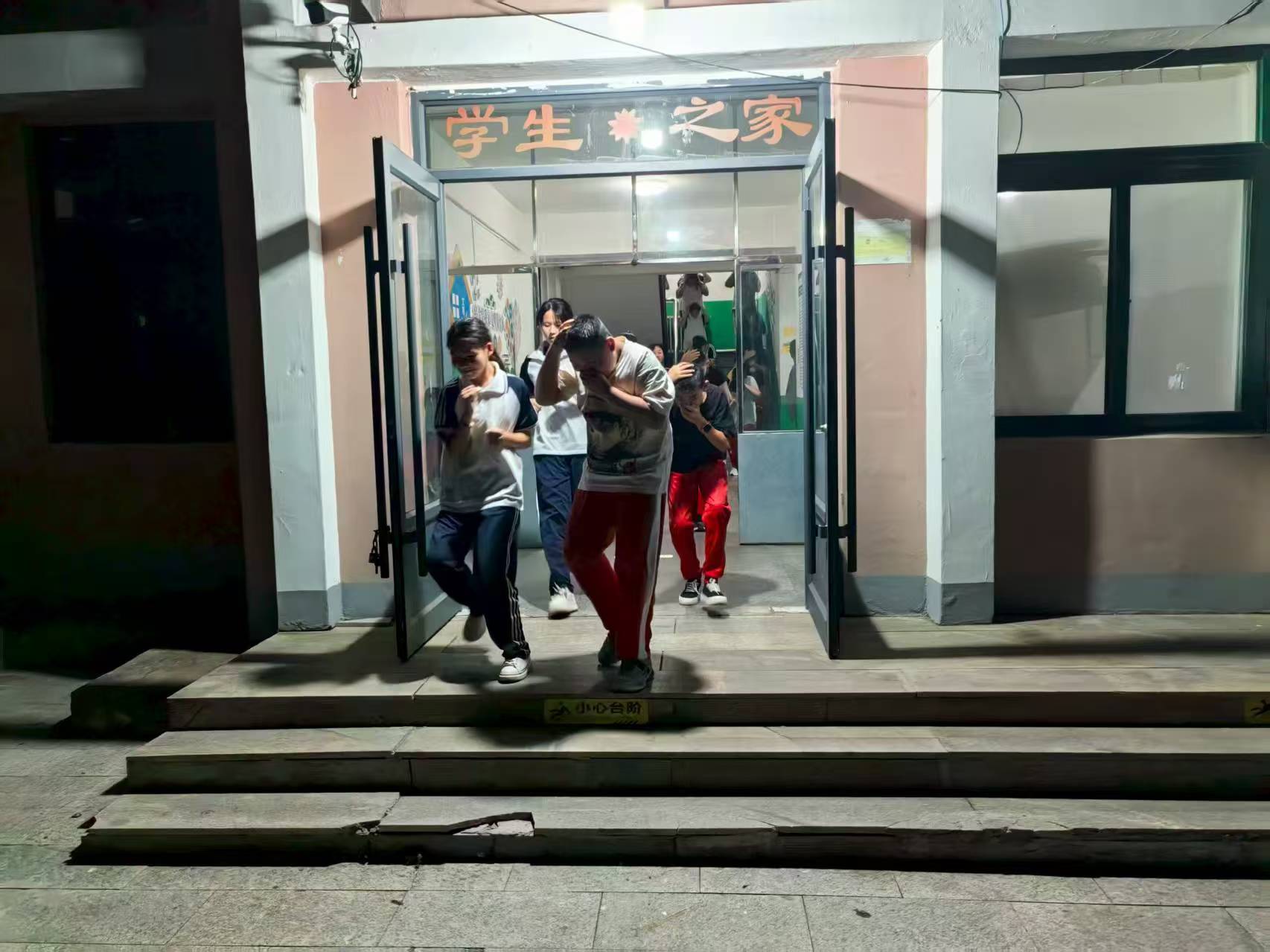 虎校1.jpg