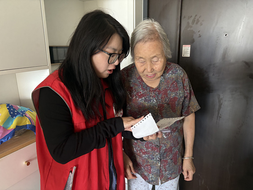 元寶山區西城街道新景四季東社區“惠澤耆英暖冬歲 社區善舉遞溫情”活動照片1_副本.jpg