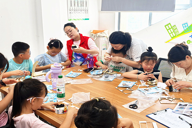 江蘇省南京市江寧區谷里街道柏樹村關工委開展“掃地機器人DIY”科普制作活動(2).jpg