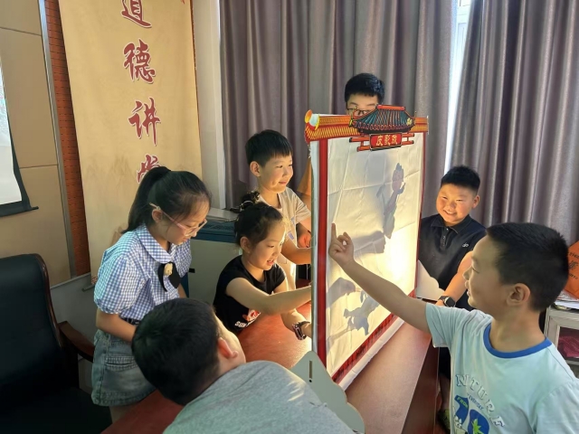 20250725晨南村關(guān)工委開(kāi)展“皮影”小劇場(chǎng)活動(dòng)_副本.jpg